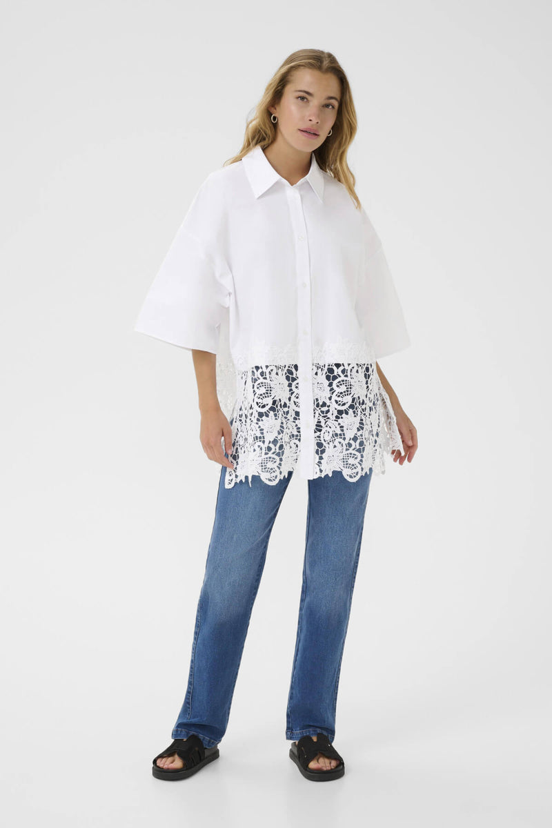Kaffe KAnala kauluspaita pitsihelmalla, valkoinen