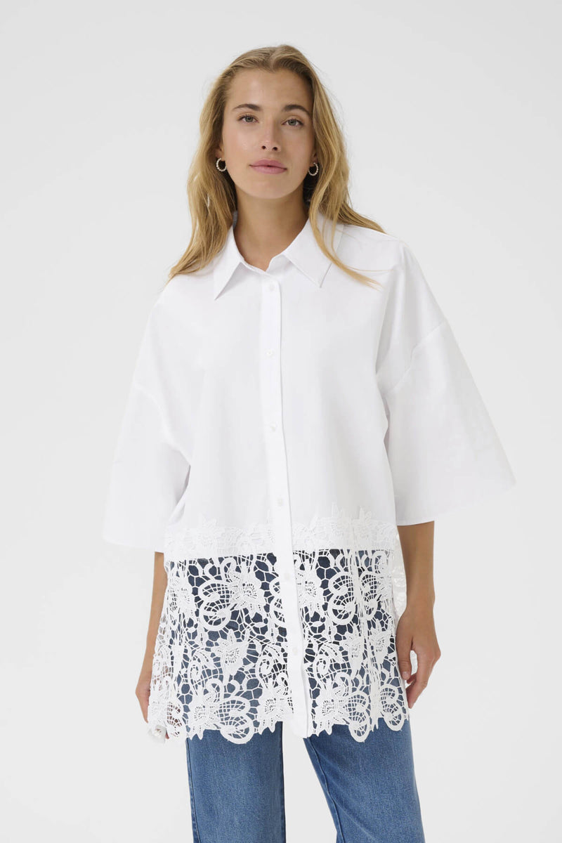 Kaffe KAnala kauluspaita pitsihelmalla, valkoinen