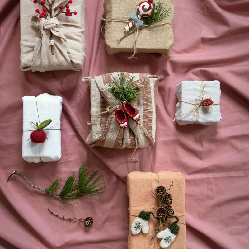 Gry&Sif punainen omena huovutetusta villasta 3,5*4cm