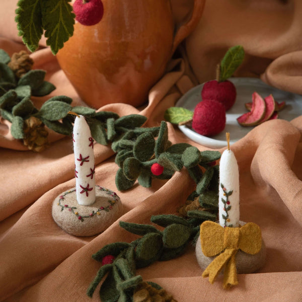 Gry&Sif punainen omena huovutetusta villasta 3,5*4cm