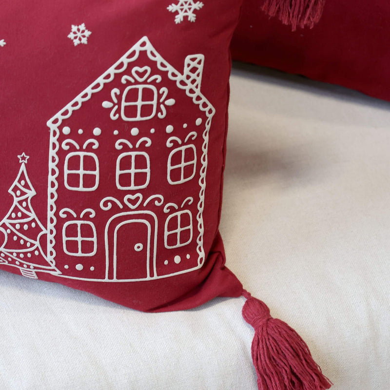 Chic Antique AIX tyynynpäällinen piparkakkutalo painatuksella 50*35cm, punainen