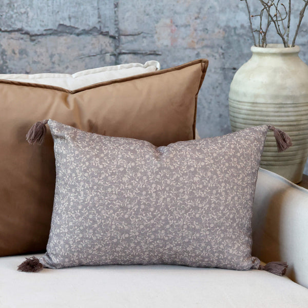 Chic Antique AIX tyynynpäällinen tasseleilla 50*35cm, beige kukkakuvio