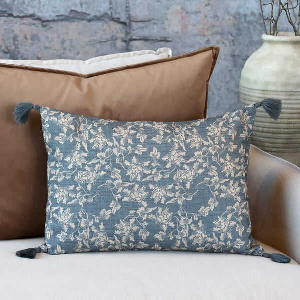 Chic Antique AIX tyynynpäällinen tasseleilla 50*35cm, sininen lehtikuvio