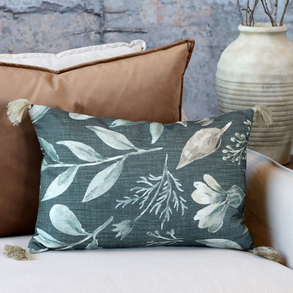 Chic Antique AIX tyynynpäällinen tasseleilla 50*35cm, sinivihreä lehtikuvio