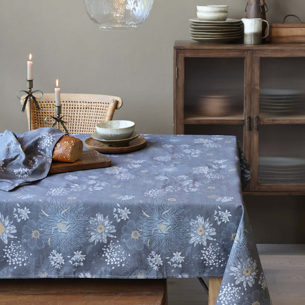 Chic Antique Aix-pöytäliina kukkakuviolla 240*140cm, sininen