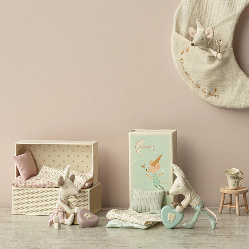 Maileg hammaskeijuhiiri tulitikkurasiassa, vaaleanpunainen