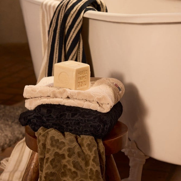 Lexington velour pyyhe Jacquard lehti kuvioinnilla 30*50cm, vaalea beige