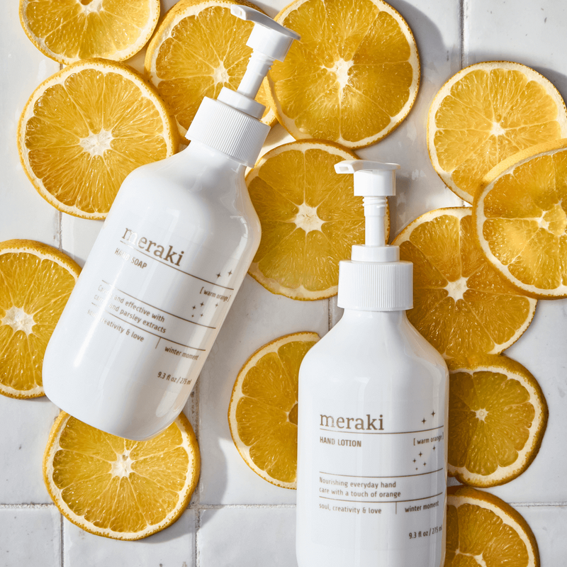 Meraki Winter Moment Warm Orange lahjapakkaus käsisaippua ja käsivoide 275ml