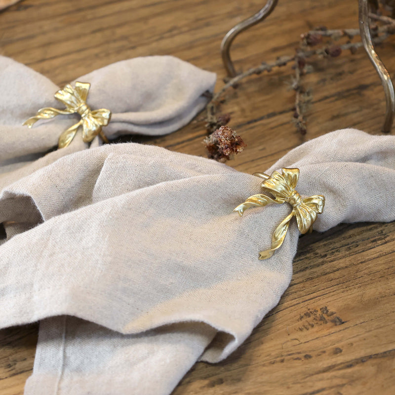 Chic Antique lautasliinarengas rusetilla 5*4,5cm, messinki