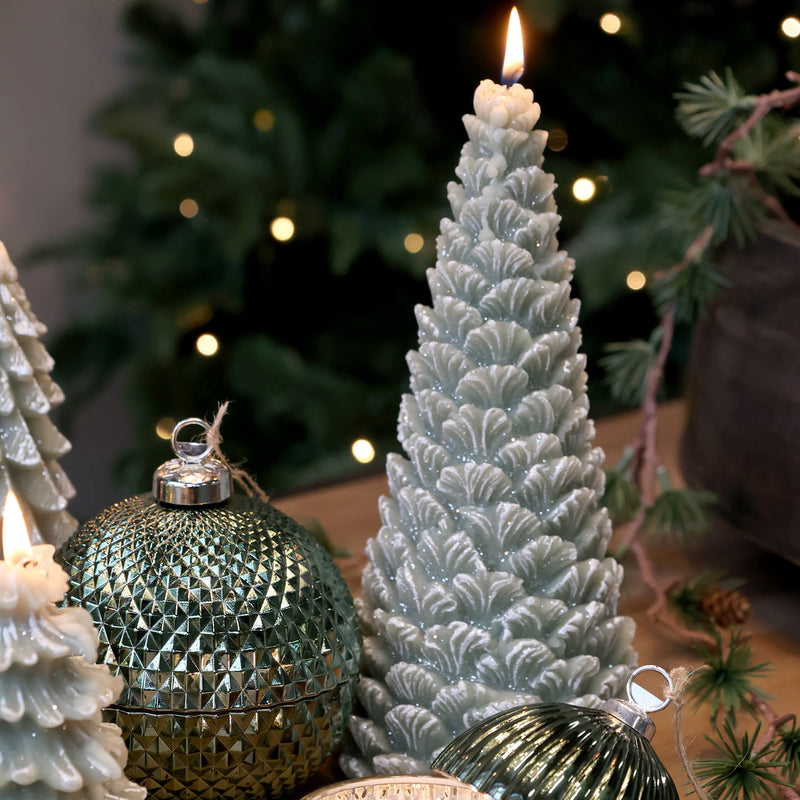 Chic Antique kuusi kynttilä glitterillä 24,5*11cm paloaika 55h, vihreä