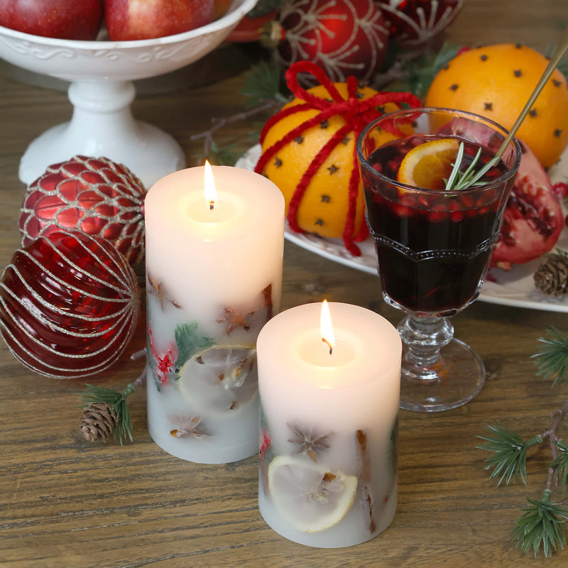 Chic Antique pilarikynttilä joulumausteilla 10*7cm paloaika 24h, valkoinen