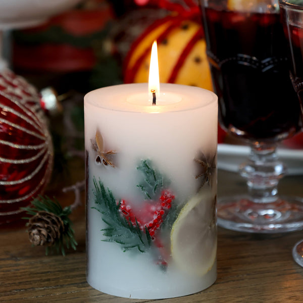 Chic Antique pilarikynttilä joulumausteilla 10*7cm paloaika 24h, valkoinen