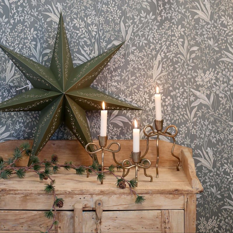 Chic Antiquen rusettikoristeltu kynttilänjalka 14cm, antiikki messinki