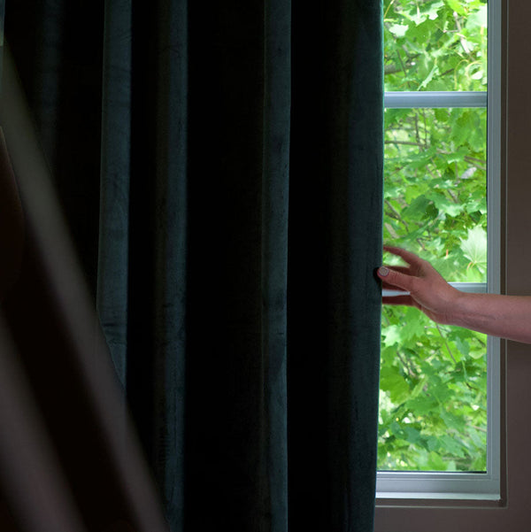 Svanefors Estelle samettiverhot monitoiminauhalla 2kpl 135*280cm, tummanvihreä