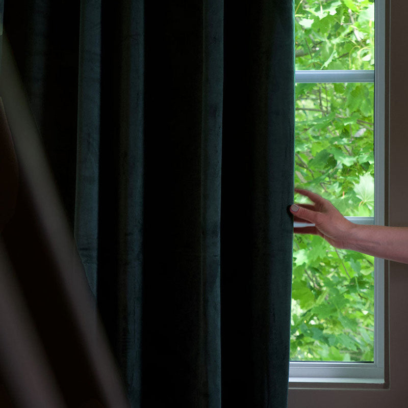 Svanefors Estelle samettiverhot monitoiminauhalla 2kpl 135*280cm, tummanvihreä