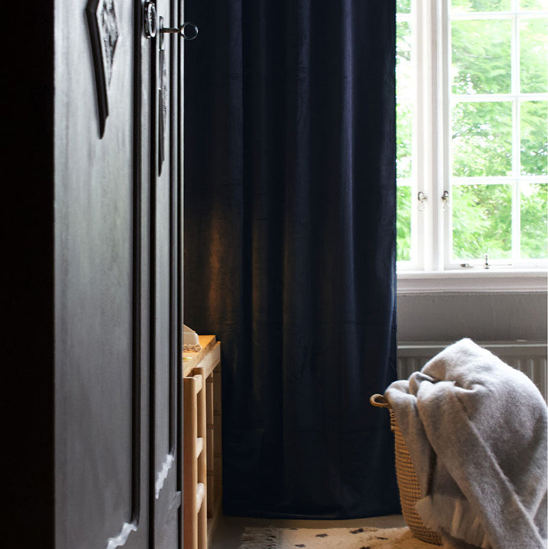 Svanefors Estelle samettiverhot monitoiminauhalla 2kpl 135*280cm, tummansininen