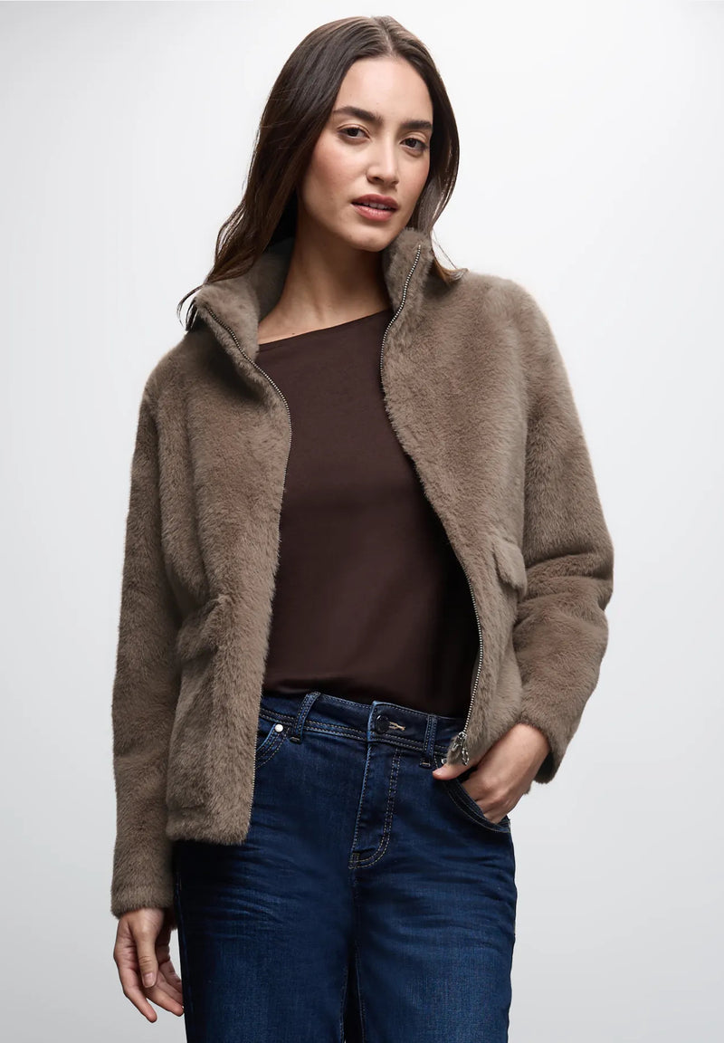 Street One lyhyt tekoturkistakki, ruskea