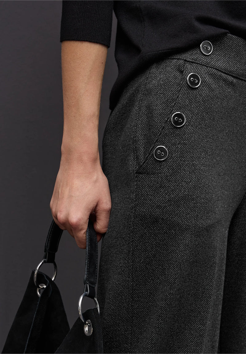 Street One suoralahkeiset housut nappiyksityiskohdilla, meleerattu musta