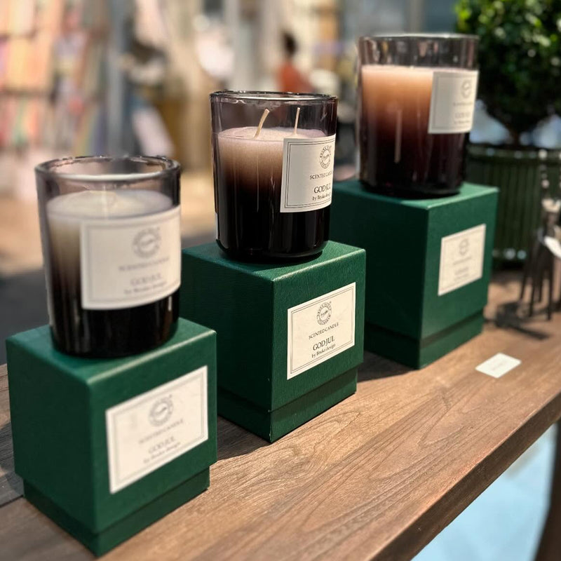 Bruka Design God Jul Grön smoked tuoksukynttilä 8*10,5cm