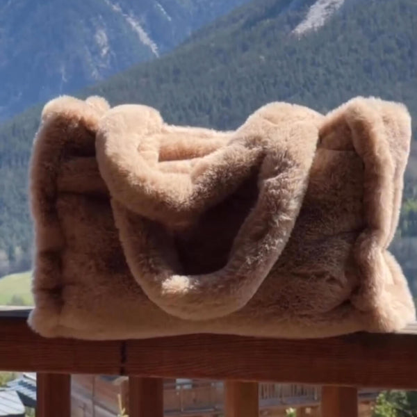 Haomy Chamonix laukku tekoturkista 44*37cm, beige