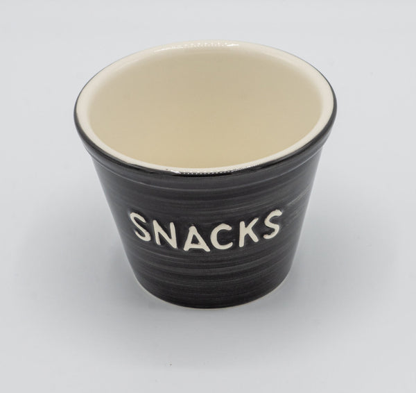 Bruka Design Snacks kulho 11*8cm, musta valkoisella tekstillä